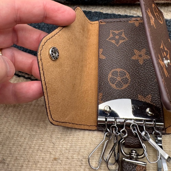 New Brown Unisex PU Leather Key Holder Wallet Case 6 + 1 Key Ring Snap Close - Picture 5 of 8